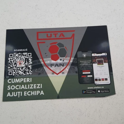 Flyer full color client fan club fotbal local cu sigla club fotbal, cod QR catre aplicatia mobila site clientului si screenshot-uri retea sociala pentru suporteri — productie large-format realizata in atelierul Mora Group