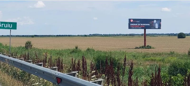 Panou publicitar 14x4 m pe Autostrada A3 in dreptul reperului localitatii Gruiu, Ilfov — pozitionare strategica pe coridorul Bucuresti-Ploiesti-Brasov cu trafic de naveta, tranzit si turism weekend
