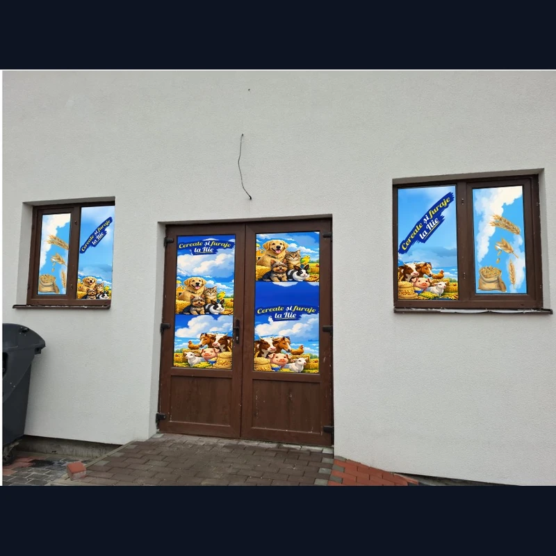 Vedere ansamblu fatada magazin Cereale si furaje la Ilie cu window graphics aplicate pe ferestre si usi — autocolante PVC perforate cu animale de ferma si saci de cereale, fara caseta luminoasa montata inca