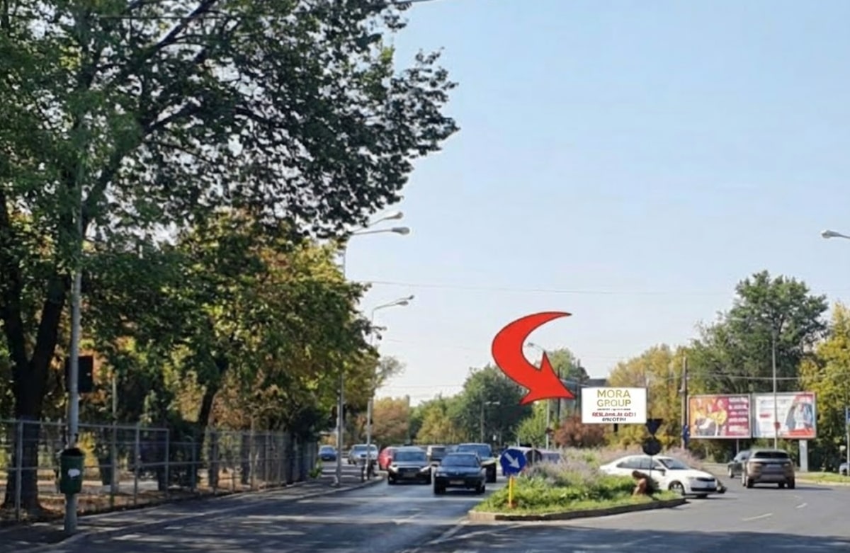 Ecran LED publicitar Mora Group pe bulevard cu trafic intens Bucuresti — billboard digital DOOH pe artera principala cu vizibilitate maxima auto si pieton