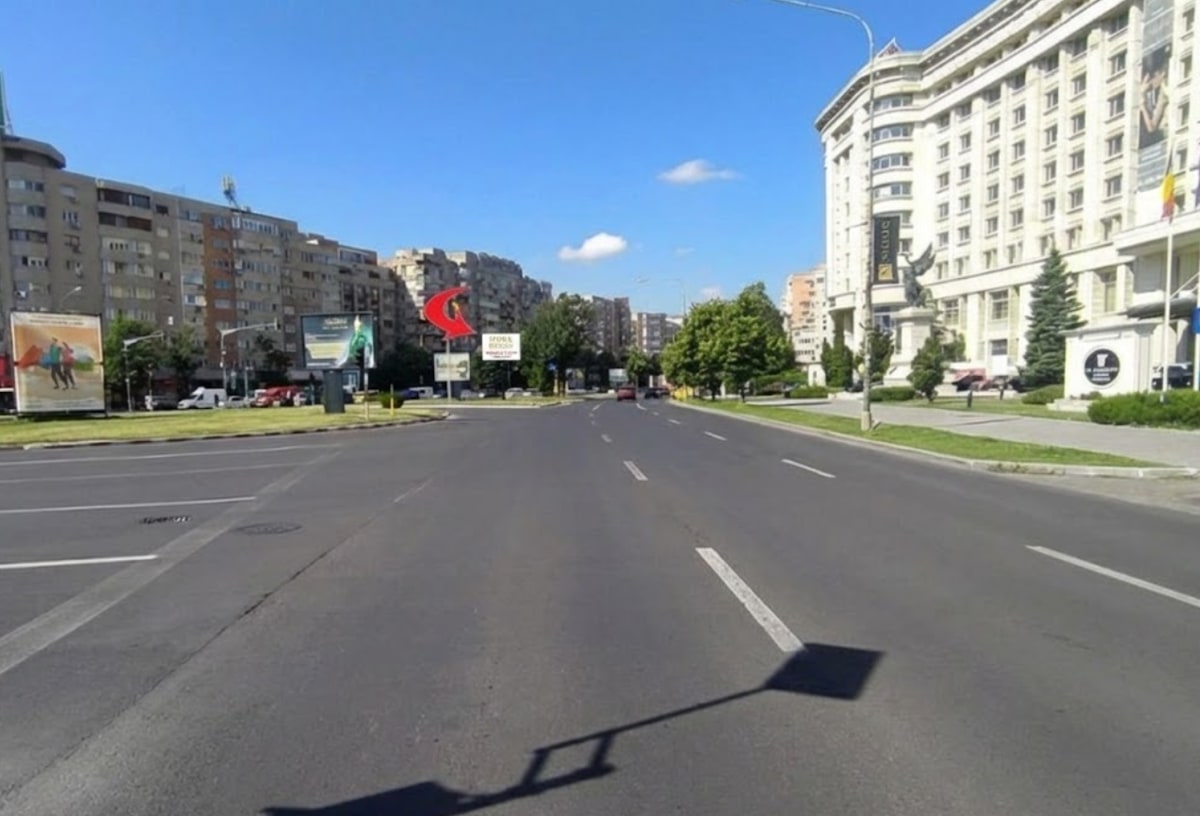 Ecran LED publicitar Mora Group in zona centrala Bucuresti — panou digital DOOH pe artera de penetratie cu vizibilitate la distanta